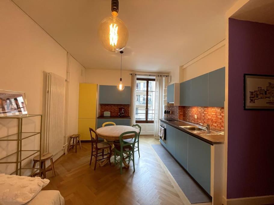 Celui Qui Est Au Centre Appartement Genève