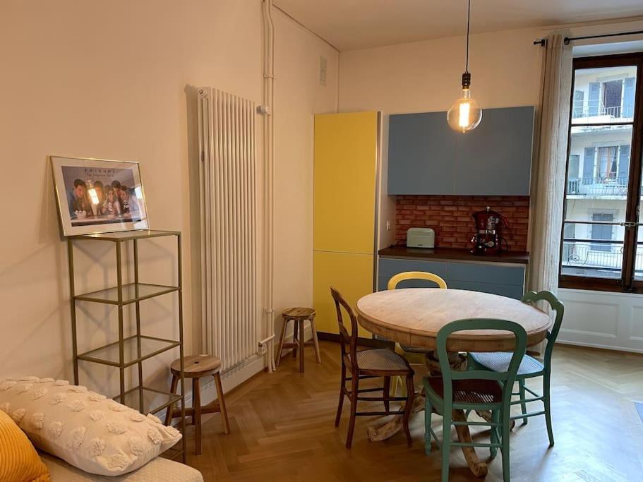 Celui Qui Est Au Centre Appartement Genève