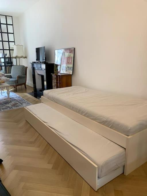 Celui Qui Est Au Centre Appartement Genève