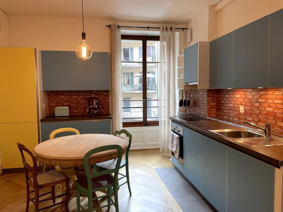 Celui Qui Est Au Centre Appartement Genève