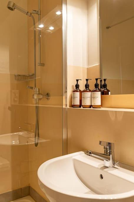 Apartamento Stylish Lakeside By The Jet D'eau #2 Genebra