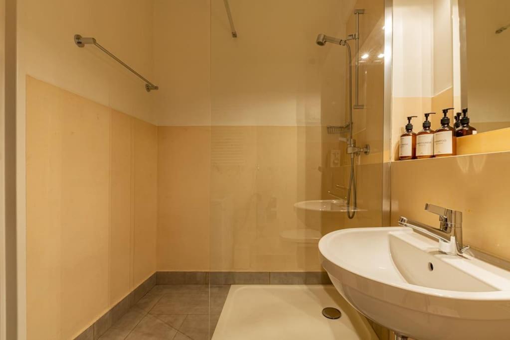 Stylish Lakeside By The Jet D'eau #2 Apartamento Genebra