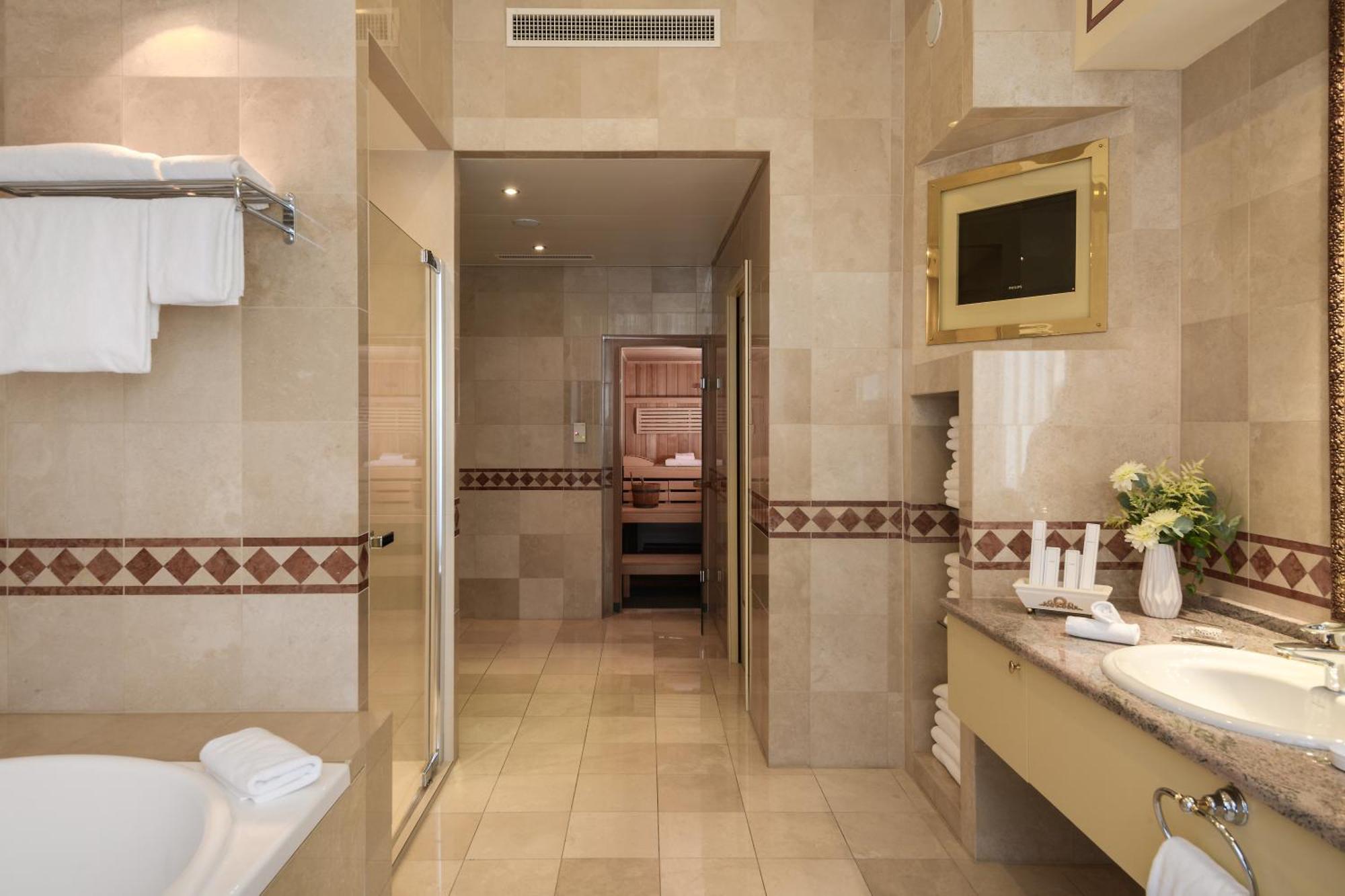 Métropole Hotel 5*