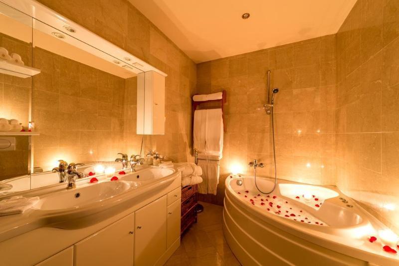 Century Hotel 4*